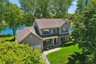 605 Tulip Circle, Island Lake, IL 60042