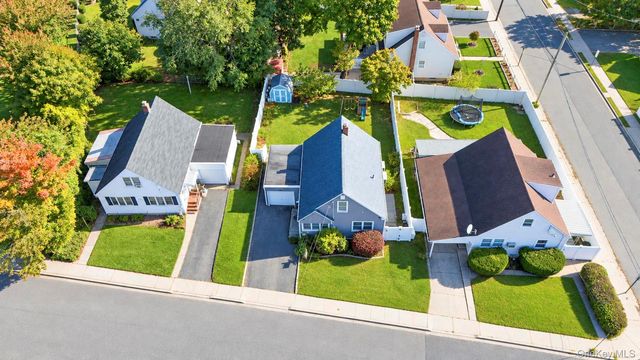 14 Burns Avenue, Hicksville, NY 11801