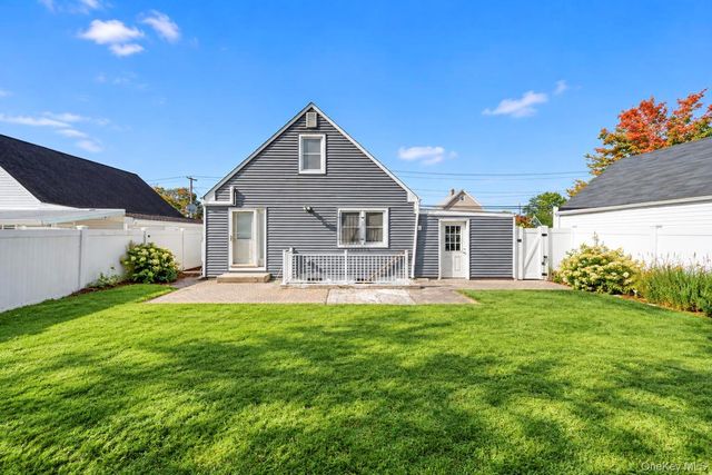 14 Burns Avenue, Hicksville, NY 11801