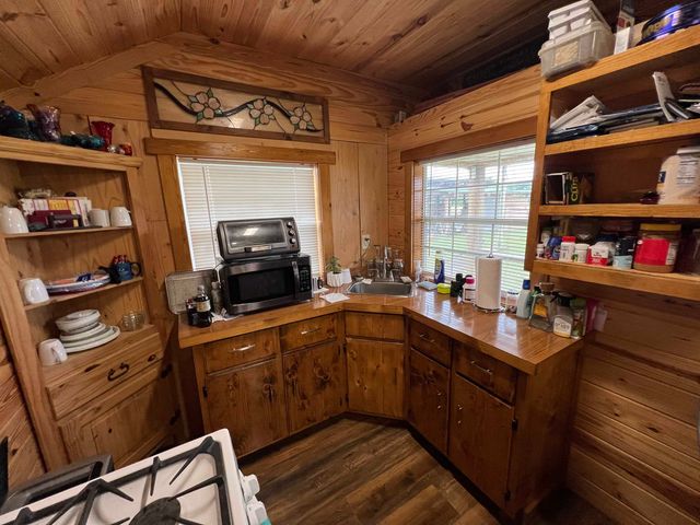 181 Polk Road 127, Mena, AR 71953