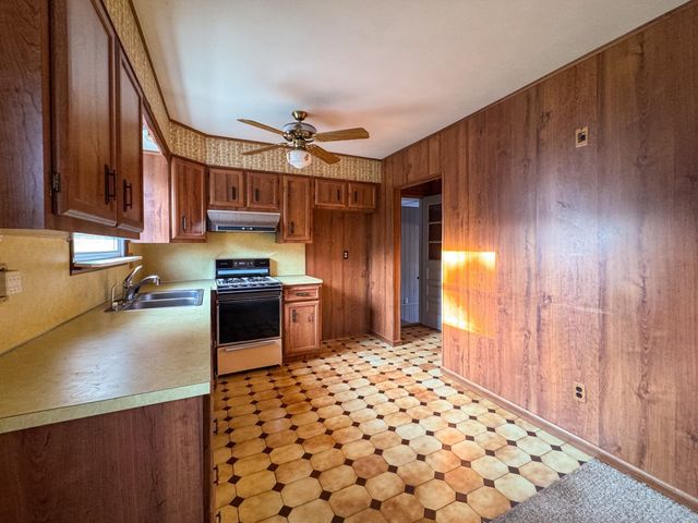 7 Ann Ave, Dartmouth, MA 02747