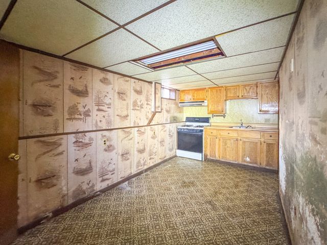 7 Ann Ave, Dartmouth, MA 02747
