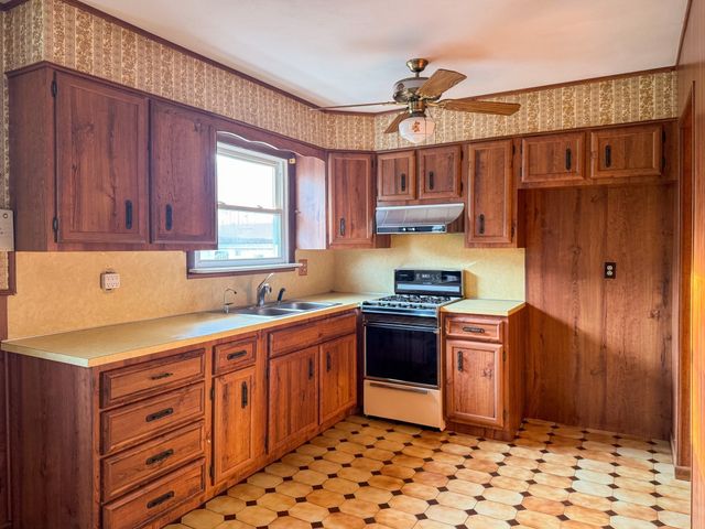 7 Ann Ave, Dartmouth, MA 02747
