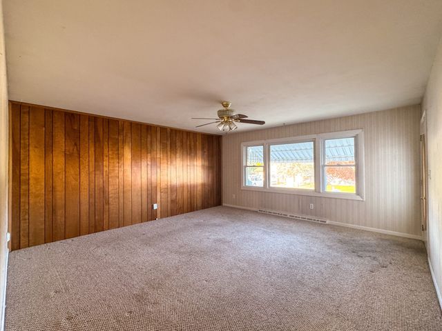 7 Ann Ave, Dartmouth, MA 02747