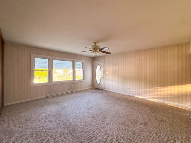 7 Ann Ave, Dartmouth, MA 02747