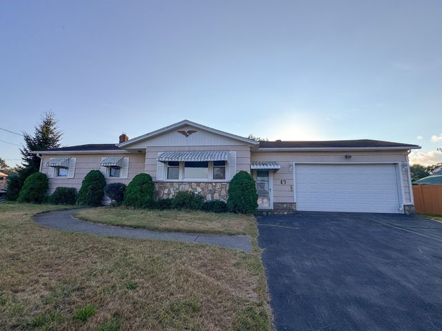 7 Ann Ave, Dartmouth, MA 02747
