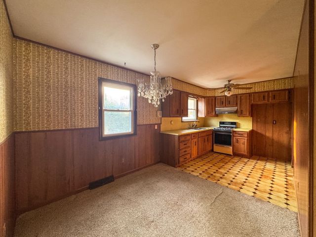 7 Ann Ave, Dartmouth, MA 02747