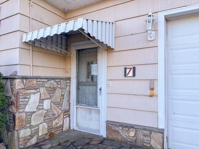 7 Ann Ave, Dartmouth, MA 02747