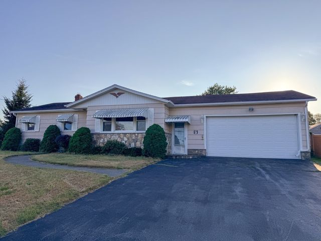 7 Ann Ave, Dartmouth, MA 02747