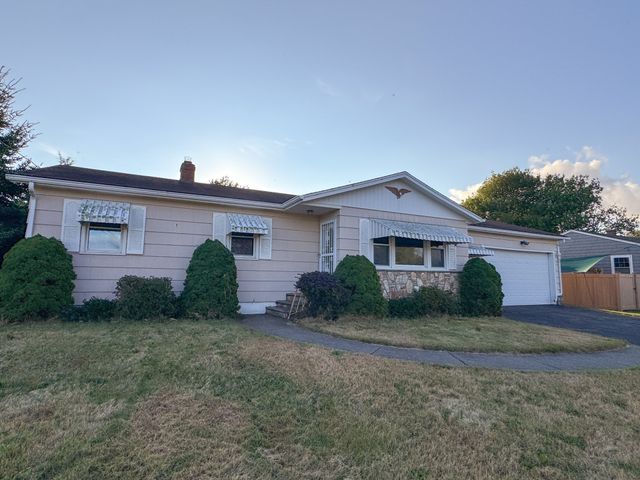 7 Ann Ave, Dartmouth, MA 02747