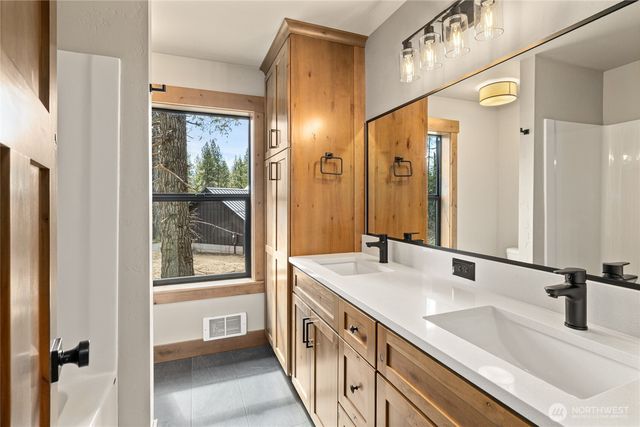 121 Bitterroot Lane, Ronald, WA 98940