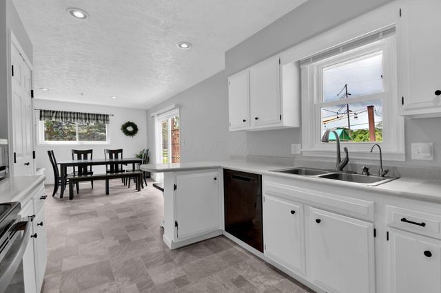 562 Knoll Drive, Granville, OH 43023