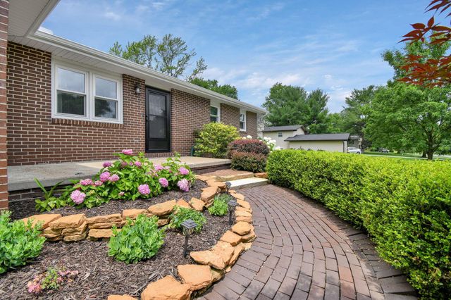 562 Knoll Drive, Granville, OH 43023