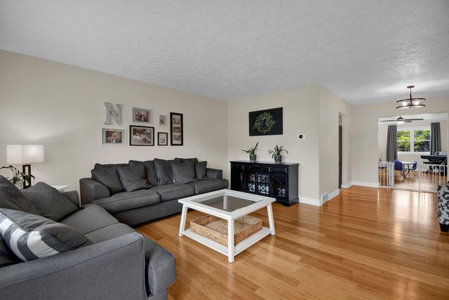 562 Knoll Drive, Granville, OH 43023