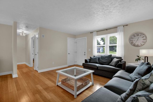 562 Knoll Drive, Granville, OH 43023
