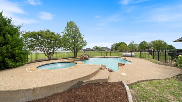 8789 Colonial Drive, Crandall, TX 75114