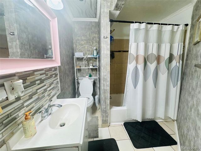 5038 Evaline Street, Hamtramck, MI 48212