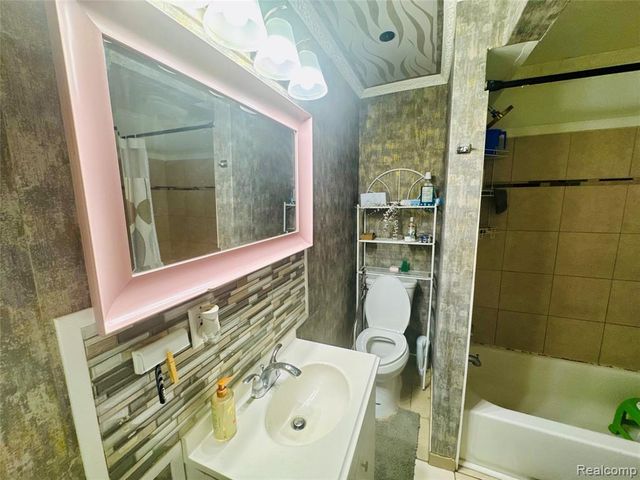5038 Evaline Street, Hamtramck, MI 48212