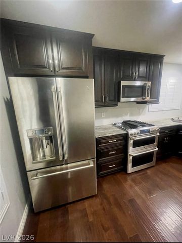 8029 Copperhead Creek Street, Las Vegas, NV 89143