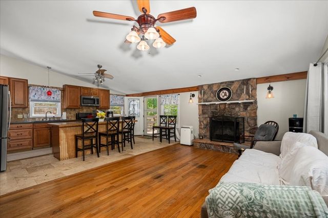 237 Boston Rd, Palmer, MA 01069