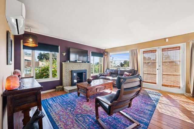 10768 Sheldon St, Oakland, CA 94605