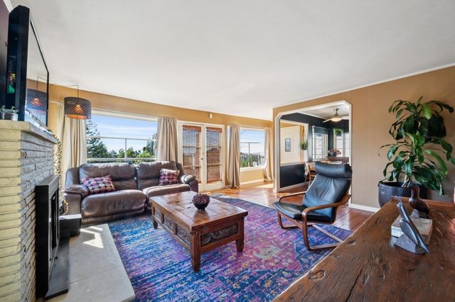 10768 Sheldon St, Oakland, CA 94605