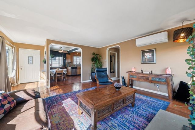 10768 Sheldon St, Oakland, CA 94605