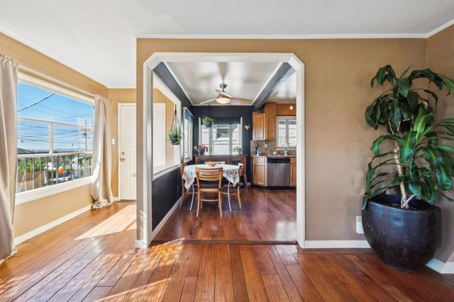 10768 Sheldon St, Oakland, CA 94605