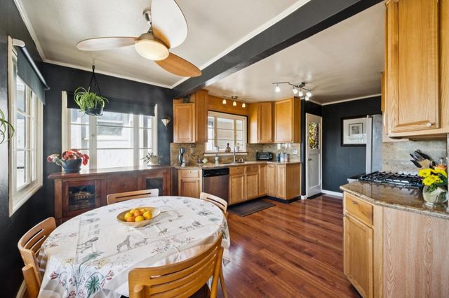 10768 Sheldon St, Oakland, CA 94605