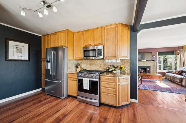 10768 Sheldon St, Oakland, CA 94605