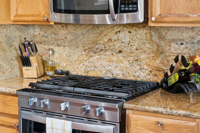 10768 Sheldon St, Oakland, CA 94605