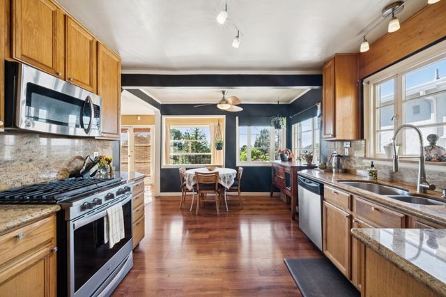 10768 Sheldon St, Oakland, CA 94605