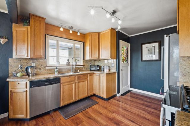 10768 Sheldon St, Oakland, CA 94605