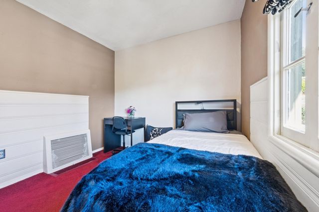 10768 Sheldon St, Oakland, CA 94605