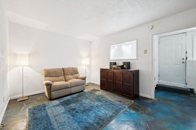 10768 Sheldon St, Oakland, CA 94605