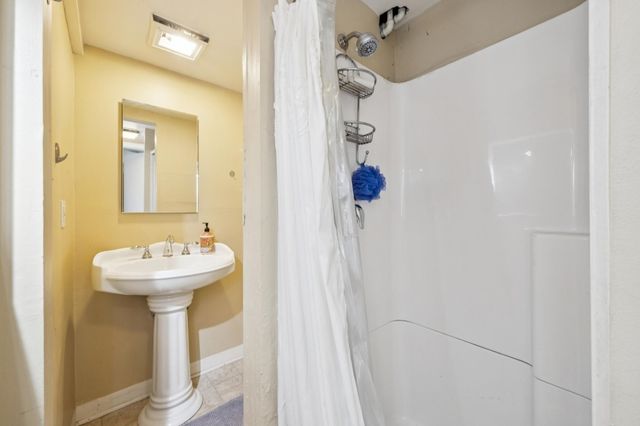 10768 Sheldon St, Oakland, CA 94605