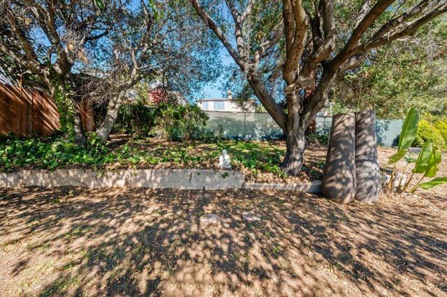 10768 Sheldon St, Oakland, CA 94605