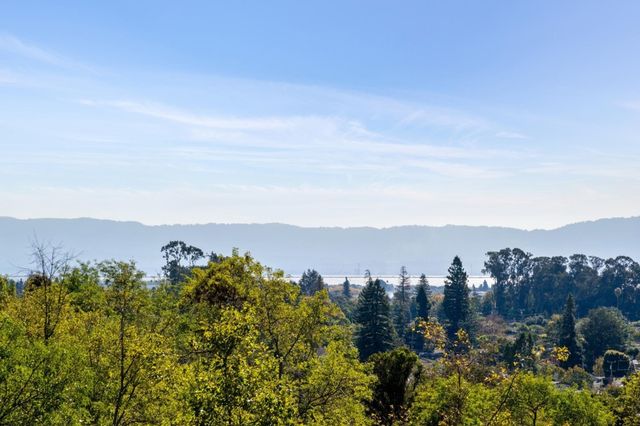 10768 Sheldon St, Oakland, CA 94605