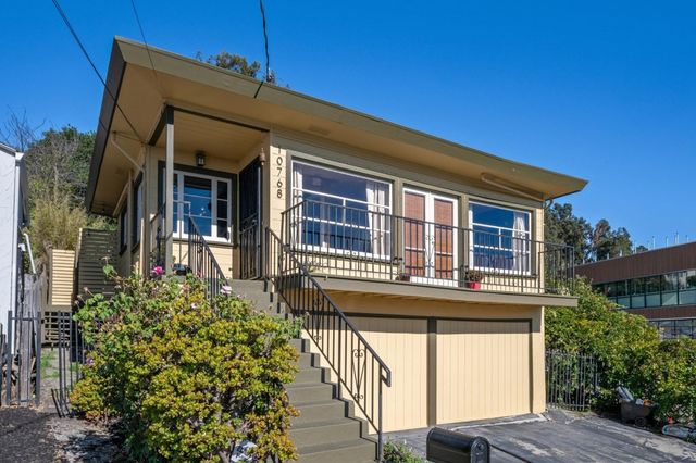 10768 Sheldon St, Oakland, CA 94605