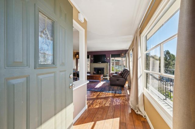 10768 Sheldon St, Oakland, CA 94605