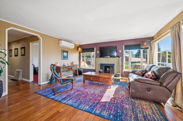 10768 Sheldon St, Oakland, CA 94605