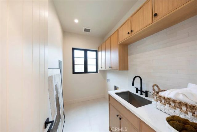 1594 Redlands Place, Costa Mesa, CA 92627