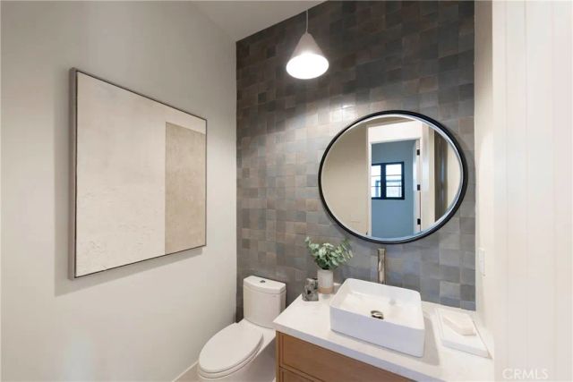 1594 Redlands Place, Costa Mesa, CA 92627