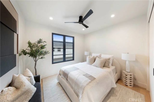 1594 Redlands Place, Costa Mesa, CA 92627