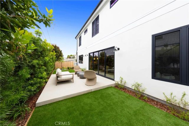 1594 Redlands Place, Costa Mesa, CA 92627