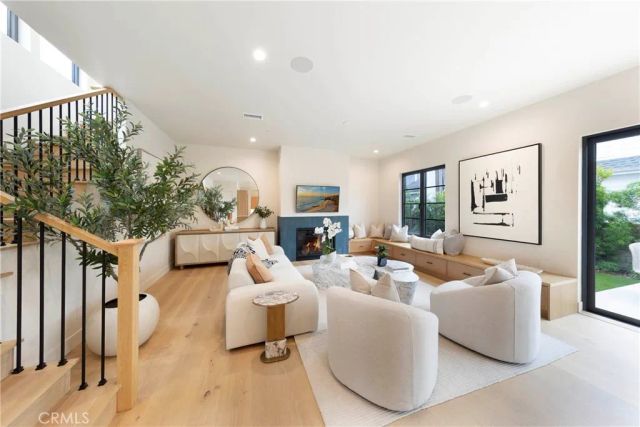 1594 Redlands Place, Costa Mesa, CA 92627