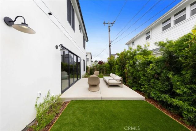 1594 Redlands Place, Costa Mesa, CA 92627