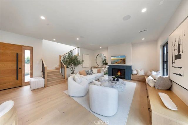 1594 Redlands Place, Costa Mesa, CA 92627