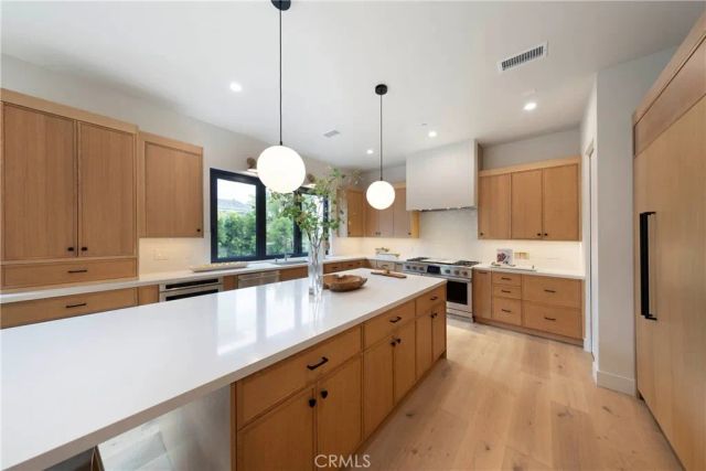 1594 Redlands Place, Costa Mesa, CA 92627