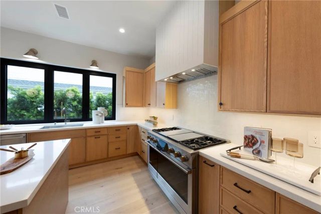 1594 Redlands Place, Costa Mesa, CA 92627